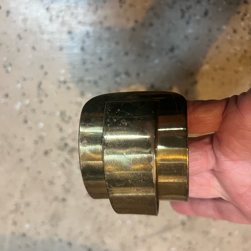 Elegant Gold bangle bracelet or cuff ?